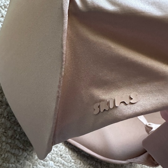 SKIMS Wireless T-shirt Bra 34C/36B - Picture 3 of 4